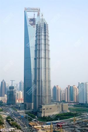 Tranh tòa nhà cao trọc trời 8242NT