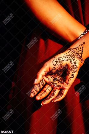 Tranh vẽ Henna trên tay