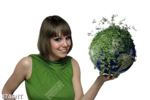 Tranh cô gái cầm quả cầu 8746NT