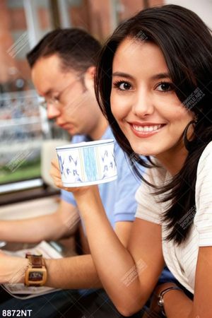 Tranh cô gái cầm tách cà phê 8872NT