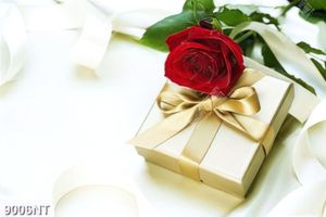 Tranh quà và hoa hồng lãng mạn 9006NT