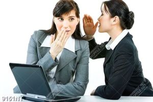 Tranh hai cô gái thì thầm 9151NT