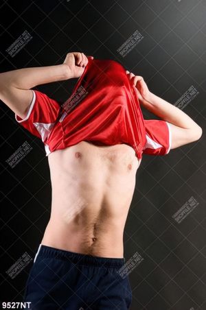 Tranh chàng trai khoe bụng 
