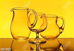 Tranh bình và ly thủy tinh