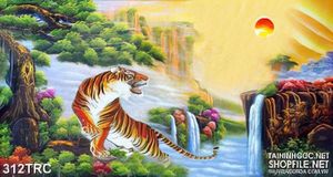 Tranh hổ in uv chú tể rừng xanh bên ngọn thác