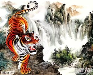 Tranh in canvas hổ gầm uy phong trên đỉnh núi