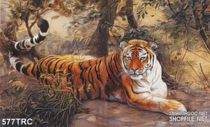 Tranh 3d hổ uy nằm trong rừng sâu in gạch men