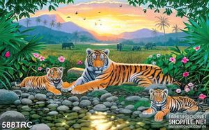 Tranh in uv gia đình nhà hồ trong rừng xanh