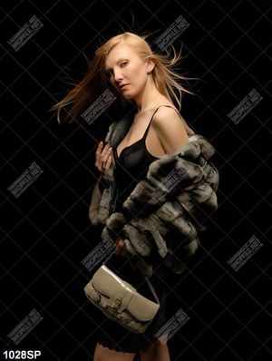 Tranh cô gái sành điệu trang trí spa
