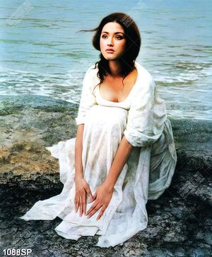 Tranh vẽ cô gái xinh đẹp ngồi bên bờ biển treo spa