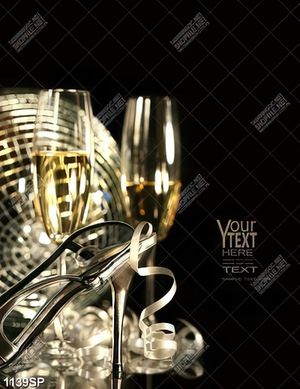 Tranh chiếc guốc cao gót bên ly rượu vang đẹp tinh tế