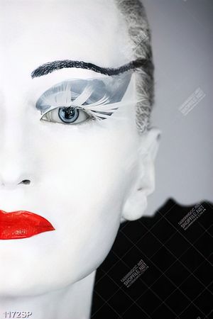 Tranh người mẫu makeup nghệ thuật treo spa