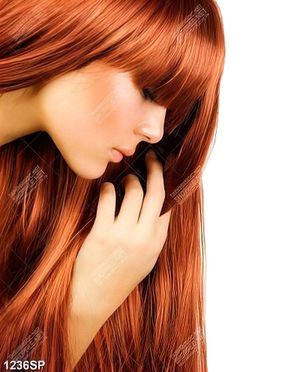 Tranh người mẫu với mái tóc đỏ nổi bật