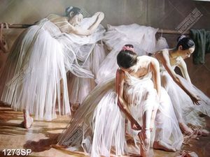 Tranh vẽ những diễn viên múa ballet tập luyện