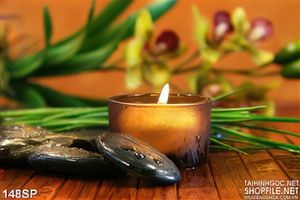 Tranh spa ánh nến vàng thư giãn