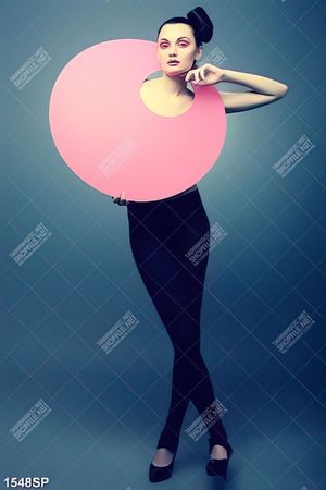 Tranh cô gái tạo dáng nghệ thuật treo spa