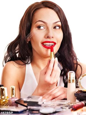 Tranh cô gái tô son đỏ nổi bật treo tường spa