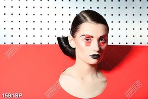 Tranh người mẫu trang điểm nghệ thuật