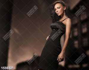 Tranh người phụ nữ quyến rũ trong đêm treo spa