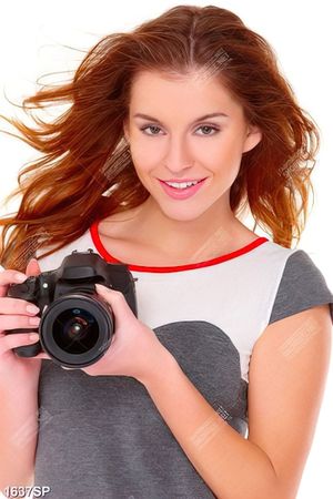 Tranh cô nàng xinh đẹp với máy ảnh cẩm trên tay