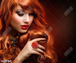 Tranh cô gái với mái tóc đỏ nổi bật treo tường spa