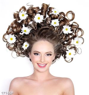 Tranh cô gái xinh đẹp với mái tóc cài hoa trắng