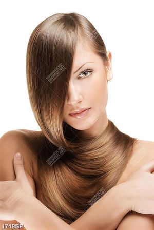 Tranh người mẫu với mái tóc che đi một bên mặt