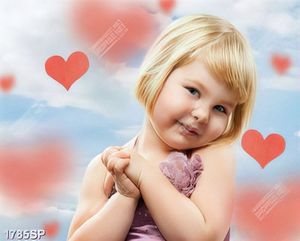 Tranh cô bé tóc vàng dễ thương