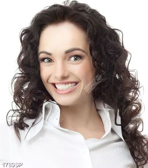 Tranh cô gái tóc xoăn cười rạng rỡ
