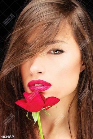 Tranh cô gái với đôi môi hồng gợi cảm in uv