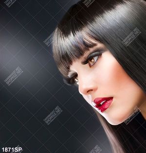Tranh spa gương mặt cá tính của cô gái trẻ