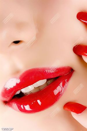 Tranh spa đôi môi đỏ gợi cảm