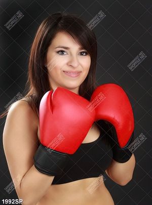 Tranh nữ boxing xinh đẹp