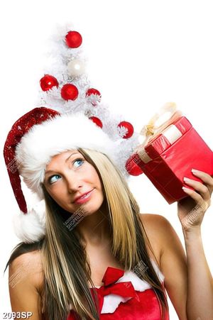 Tranh spa người mẫu noel cầm hộp quà đỏ
