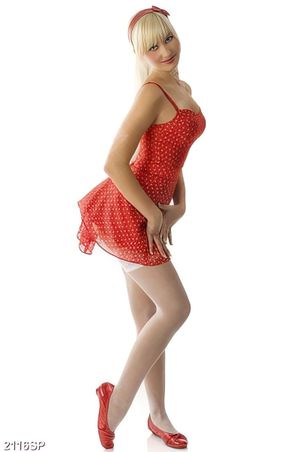 Tranh cô gái mặc váy đỏ treo tường spa