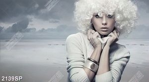 Tranh người đẹp tóc xoăn in canvas treo tường spa