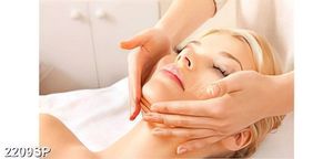 Tranh massage gương mặt cô gái treo tường spa