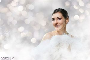Tranh cô gái mặc váy trắng tinh khôi treo spa