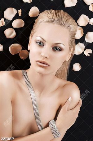 Tranh spa người mẫu bán khỏa thân nghệ thuật in uv