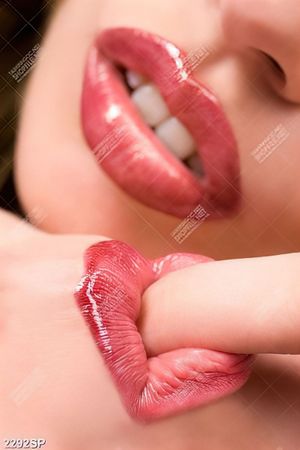 Tranh hai đôi gợi cảm treo tường spa