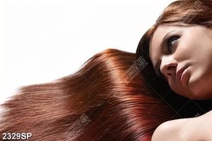 Tranh cô gái nằm trên mái tóc dài óng ả treo spa
