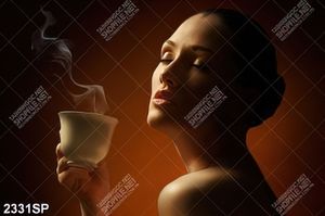 Tranh người đẹp thưởng thức tách trà nóng treo tường spa