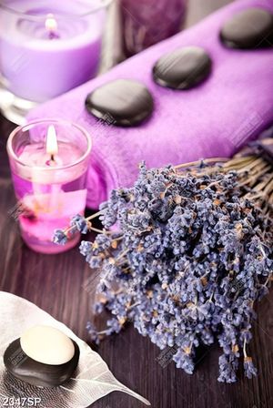 Tranh psd hoa lavender và nến thơm treo tường spa