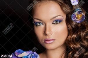 Tranh gương mặt cô gái make up xinh đẹp treo spa