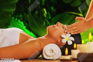 Tranh cô gái nằm mát xa thư giãn in uv treo spa
