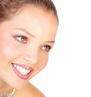 Tranh người đẹp cười rạng rỡ