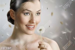 Tranh nghệ thuật treo spa người đẹp và hoa bồ công anh