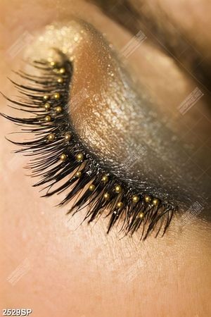 Tranh đôi mắt make up nghệ thuật treo tường spa
