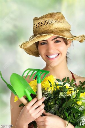 Tranh in uv cô gái cười rạng rỡ treo spa