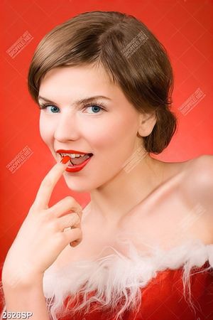 Tranh spa cô gái với đôi môi đỏ gợi cảm